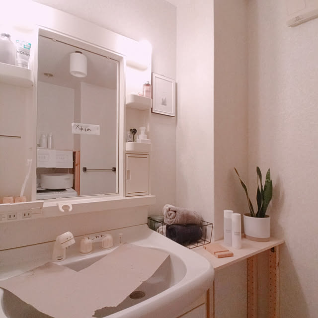 Bathroom,DIY,賃貸,観葉植物,模様替え好き,イケア,IKEA,家族で暮らす,洗面所,賃貸でも素敵に暮らしたい✨,洗面台周り,オープン収納,理想の空間づくり,居心地の良い空間作り,シンプルインテリア,シンプルが好き,ハンドソープ spacedesign63の部屋