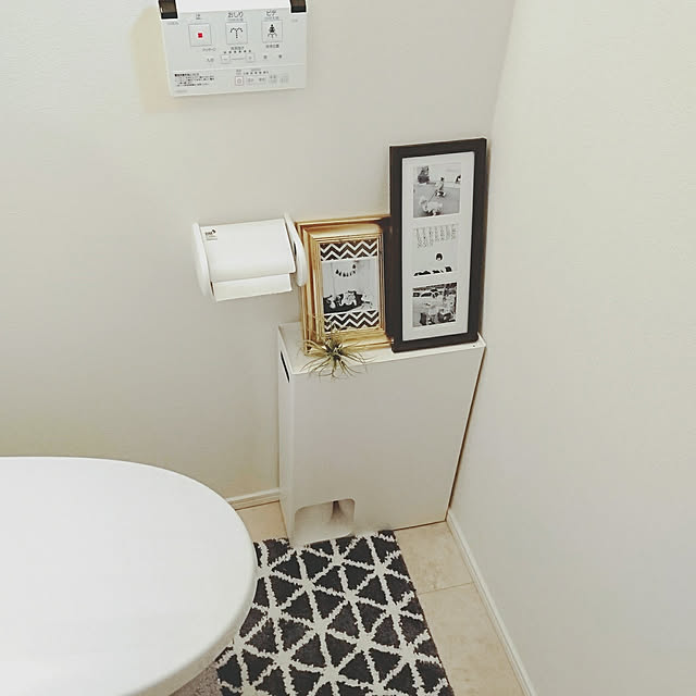 Bathroom,楽天で買ったもの,トイレットペーパーの収納,フライングタイガー,FlyingTiger,mon・o・tone,白黒インテリア,こどものいる暮らし,いぬのいる暮らし,いいね！ありがとうございます♪,モノトーン,購入品,狭いトイレ,建売だけどオシャレハウスを目指します！,イベント参加,トイレットペーパーストッカー,フォトフレーム cocoの部屋