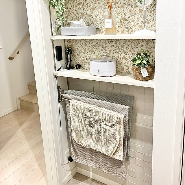 Bathroom,エコカラット,ウィリアムモリスmt,ウィリアムモリスのマスキングテープ,バスタオル掛け,IKEA,タオル掛け,北欧インテリア,グレーインテリア,ホワイト×グレー,RoomClipショッピング,脱衣所 yu-yuukiの部屋