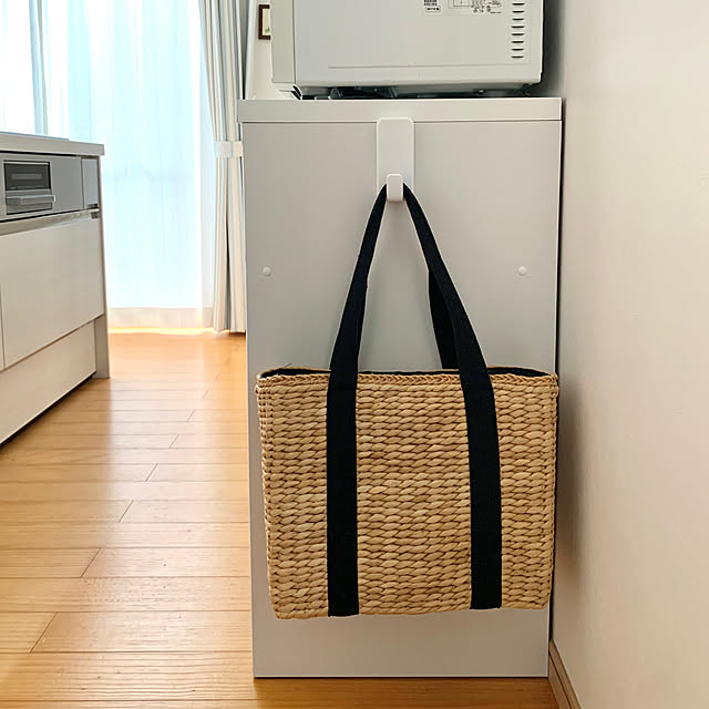 Kitchen,ニトリのキッチンボード,ホワイト,エコバッグ収納,買い物かご,貼ってはがせるフック,コマンドフック,仮置き,素敵な一日を♪,見てくださってありがとうございます♡,モニター投稿④,テープがゴムみたいに伸びて剥がれる！,剥がれ方面白い！,便利グッズ koko_hikaの部屋