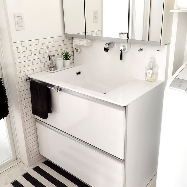 Bathroom,ダイソー,IKEA,洗面台,洗面所,100均,リメイク,ホワイトインテリア,サブウェイタイル,Daiso,Panasonic,リメイクシート,洗面台周り,シンプルインテリア,Panasonic洗面台,モノトーンインテリア,すっきり暮らす,シンプルな暮らし,水はね防止,DAISOリメイクシート,子供のいる暮らし,汚れ防止,サブウェイタイル風,こどものいる暮らし,アドバンススイッチ,アドバンスシリーズ,プチプラアイテム,サブウェイタイル柄,サブウェイタイルシート SSSSSの部屋