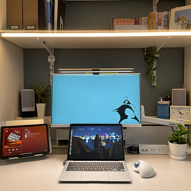 ポトス,観葉植物,ワークスペース,照明,IKEA,MacBook,FlexiSpot,アクセントクロス,ホワイトインテリア,書斎コーナー,電動昇降式デスク,北欧,My Desk Rainyの部屋