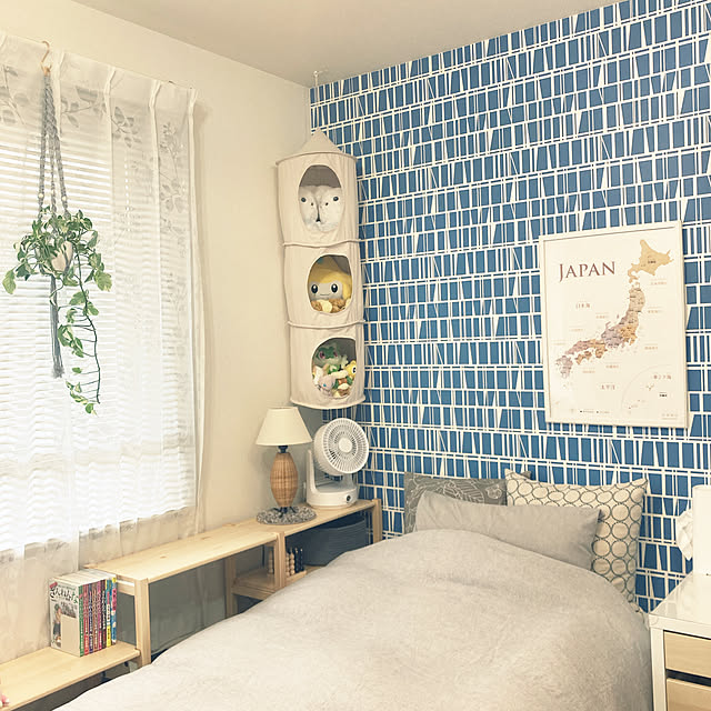Bedroom,無印ベッド,無印シーツ,ラタンランプ,ポケモンぬいぐるみ,無印パイン材ユニットシェルフ,フィンレイソン 壁紙,アートポスター,北欧インテリアに憧れる,グレージュインテリア,ご覧頂きありがとうございます♡,北欧柄クッション,海外風インテリア,3COINS,ミナペルホネン タンバリン,IKEAファブリックでクッションカバー felicityの部屋