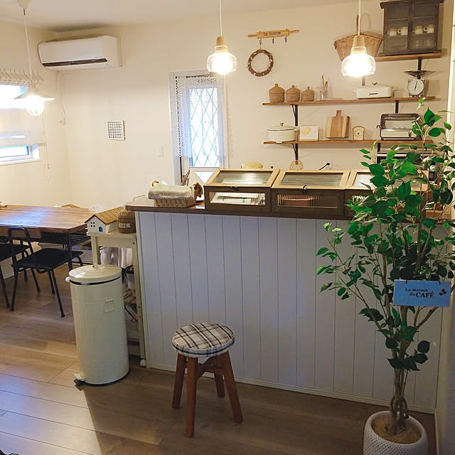 Kitchen,ニトリ,フェイクグリーン,ニトリ2019フェイクグリーンモニター,木製,ナチュラル,ナチュラルインテリア,天然素材,こげ茶×茶×白,令和元年,カフェ風インテリア,壁板風クッション,2019.5.1,家カフェ,カフェ風,生後3ヶ月の子供います,モニターNo.8 CoCoRoCafe.の部屋