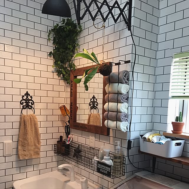 Bathroom,セリア,洗面台周り,洗面台リメイク,DIY,カフェ風,カフェ風インテリア,壁紙張替え,建売住宅,セルフリノベーション,植物のある暮らし,鏡,IKEA,お部屋スッキリ計画 ANNAの部屋