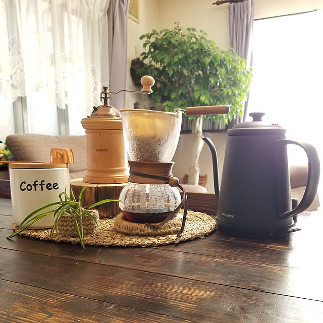 Lounge,コーヒーのある暮らし,植物のある暮らし,切り株,木がすき,かご大好き,麻紐のかご,ネルドリップポット,コーヒーミル,陶器のキャニスター,ハリオ,モダンデコ 電気ケトル,ダイソー,イベント参加,NOGREEN NOLIFE midoriの部屋