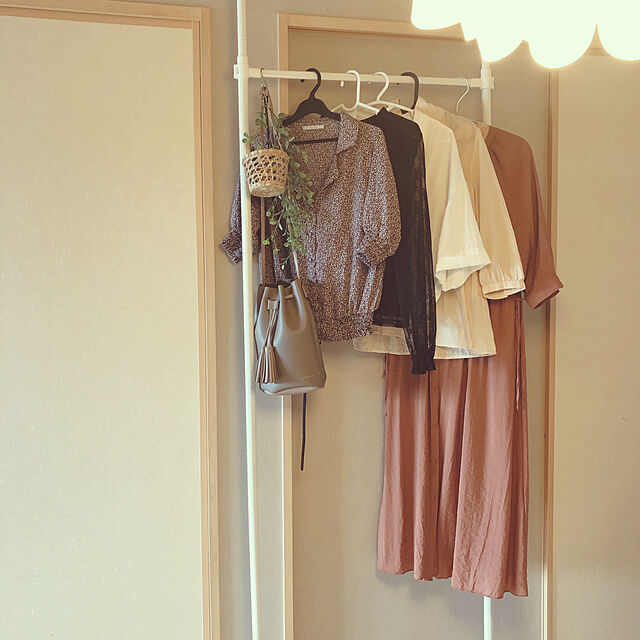 IKEA 照明,服が好き,突っ張りラック,服と暮らす,おはようございます☺︎,マンション生活⌂,Bedroom nekomiの部屋