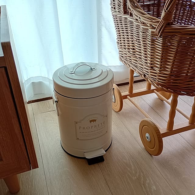 Lounge,ナチュラル,リビングダイニング,ナチュラルインテリア,ナチュラル雑貨,築30年超,古い家,狭い家,中古マンション,古いマンション,子供と暮らす。,ナチュラルが好き,古いおうち,子供のいる暮らし,おうち時間,古い家を楽しむ,アンプール,Ampoule,ダストボックス,ゴミ箱,ルームクリップショッピング nenemamaの部屋