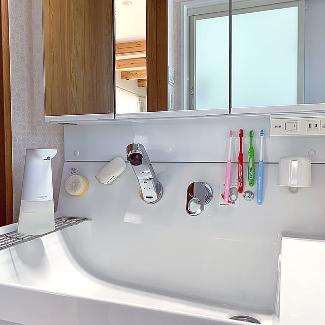 Bathroom,掃除しやすく,浮かせる収納,LIXIL,LIXIL洗面台,何度でも貼ってはがせる,クリアですっきり,貼って剥がせる,seria,セリア,100均,素敵な一日を♪,見てくださってありがとうございます♡,洗面所 koko_hikaの部屋