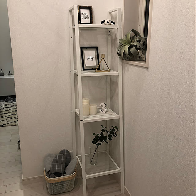 Entrance,スリッパ,玄関ホール,グレー,小さいお家,海外インテリアに憧れて♡,一戸建,モノトーン,もたない暮らし,ニトリ,Daiso,IKEA,プチプラが好き,バスケット,シンプルライフ,ホワイトインテリア,白黒グレー,LERBERG,キャンドルホルダー,H&M HOME Emiの部屋