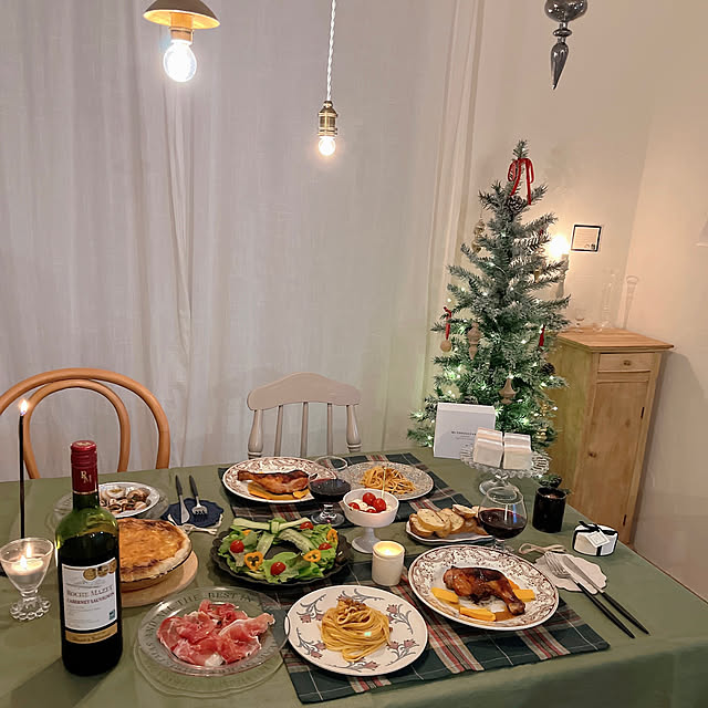 My Desk,クリスマスディナー,ディナータイム,あたたかい料理,オーナメント,キャビネット,クリスマス,ZARAHOME,暮らし,アンティークのある暮らし,アントリーのオーナメント,annorum,セルフリノベーション saooo39の部屋
