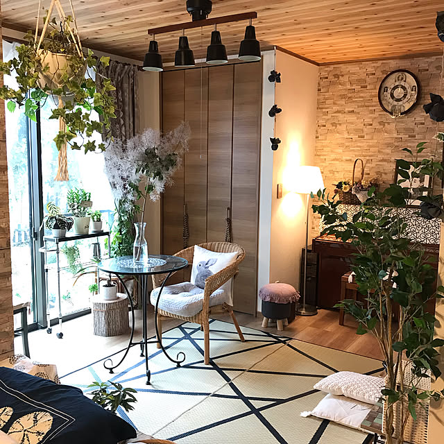 ピアノ,スモークツリー,出逢いに感謝です＊,い草のある暮らし,好きなものを飾る,植物のある暮らし,間接照明,ボタニカルインテリア,見てくださってありがとうございます♡,BOHOインテリア,観葉植物,ナチュラル,Lounge,イケヒコい草ラグ seana3761の部屋
