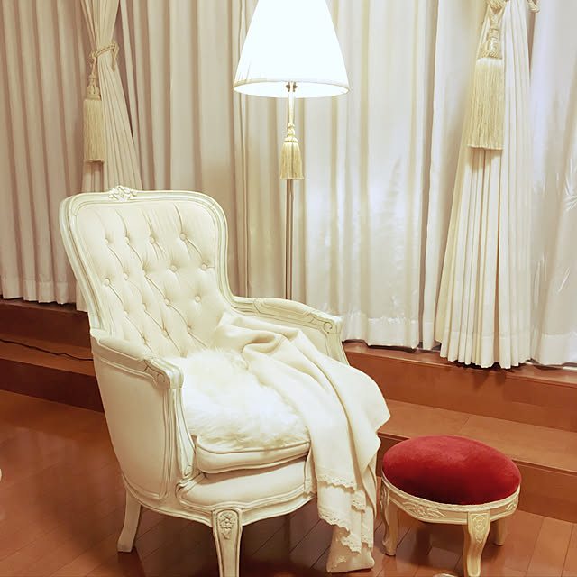 Lounge,ムートン,カシミヤブランケット,ニトリ,ホワイトインテリア,タッセル,フロアーランプ,間接照明 blancの部屋
