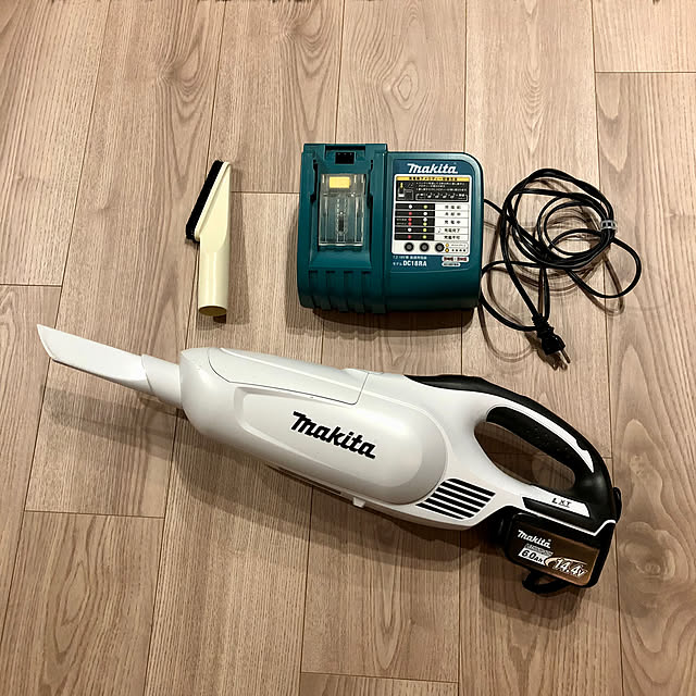 マキタ 掃除機 CL141FDRFW 未使用品 マキタ 充電式クリーナー