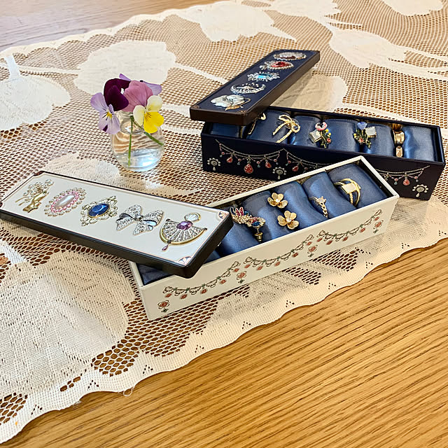 My Desk,ハンドメイド,ダイソー,アクセサリー収納,セリア,100均アイテム,100均リメイク,リメ缶,アクセサリーケース,ジュエリーボックス,お菓子缶 Minteaの部屋