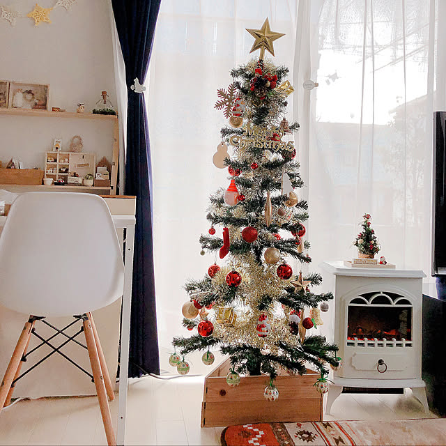 おすすめクリスマスツリー選 北欧風や一人暮らし用など Roomclip Mag 暮らしとインテリアのwebマガジン