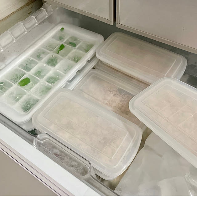 Kitchen,4枚投稿,イベント参加します♡,健康管理,玄米も好き,100円商品,冷凍庫の中,冷凍庫,平べったい,ご飯専用の容器,冷凍庫ご飯パック,レンチンに便利,セリア,保存容器,RCの出会いに感謝♡,いつもいいねやコメありがとうございます♡,RCの皆さまに感謝♡,いいねスルーばかりで…ごめんなさい,タイムライン追えずにごめんなさい,夏に撮ったpic miyuの部屋