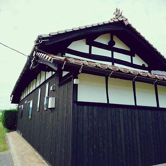 Entrance,日本家屋,田舎暮らし,古民家,リフォーム,和モダン,和風モダン,外壁,外観,焼き杉,瓦屋根 chi---の部屋