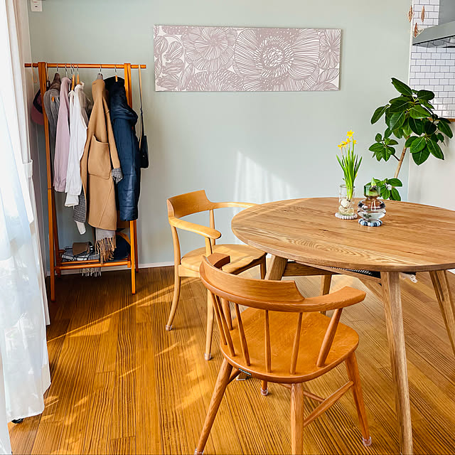 暮らしを楽しむ,日々の暮らし,暮らしの道具,心地よい暮らし,カフェ風インテリア,快適な暮らし,ナチュラル,こだわりの家,ナチュラルインテリア,暮らしの風景,ダイニング,unico ダイニングテーブル,お家時間,お気に入り,木のぬくもり,unico,木のある暮らし,木の家具,お気に入りスペース,丸型テーブル,カフェインテリア,Overview Otsuuu_houseの部屋
