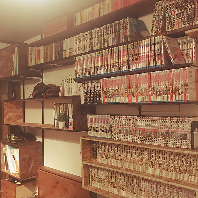 廃材で,廃材DIY,端材 DIY,壁面本棚,棚柱DIY,壁面収納アイデア,DIY,壁面収納,簡単DIY,男前インテリア,男前化計画,木,Overview KAORIの部屋