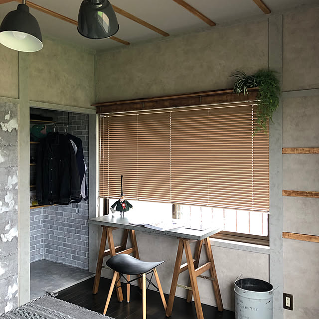 山善,yamazen,crashgate,クラッシュゲート,押入れ,いつもボチボチ,おうちを好きになる,押入れDIY,壁面ディスプレイ,棚DIY,収納,押入れクローゼット,土壁に壁紙,天井ペイント,ニトリブラインド,ニトリオーダーブラインド,ニトリ,壁面収納,My Shelf,journal standard,もと和室,イームズチェア hashimaの部屋