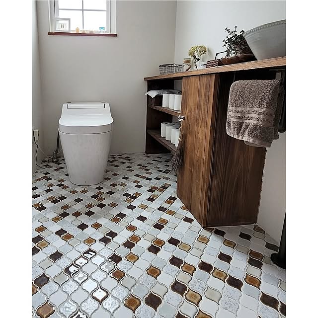 Bathroom,床材,NO GREEN NO LIFE,グリーンのある暮らし,グリーン,日々の暮らし,経年変化を楽しむ,すっきり暮らしたい,暮らしを楽しむ,名古屋モザイクタイル,コラベル,タイル,造作棚,トイレ床,アラウーノ,Panasonic,まとめて投稿 chiii13の部屋