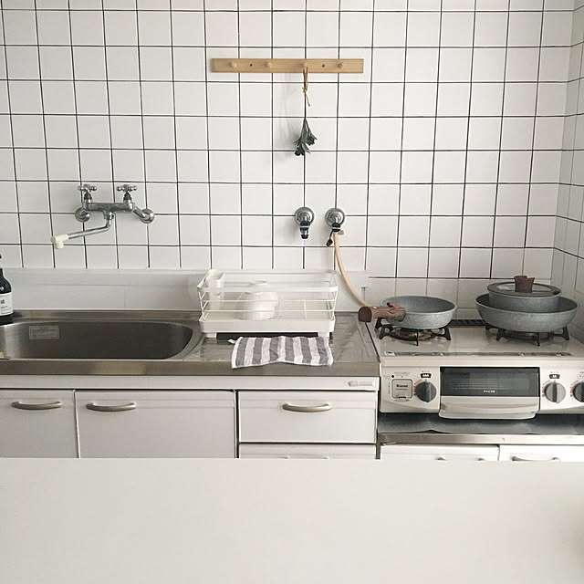 フライパンセット,カインズホーム,見せる収納,モノトーン×ナチュラル,ホワイトインテリア,DIY,築40年,H&M HOME,白のチカラ,北欧,Scandinavian,グリーンのある暮らし,スカンジナビアンスタイル,セリア,ダイソー,モノトーン×ウッド,賃貸マンション,シンプル,モノトーンインテリア,IKEA,モノトーン,海外インテリアに憧れる,ホワイト化,キッチンカウンターDIY,タイルDIY,Kitchen hannaの部屋