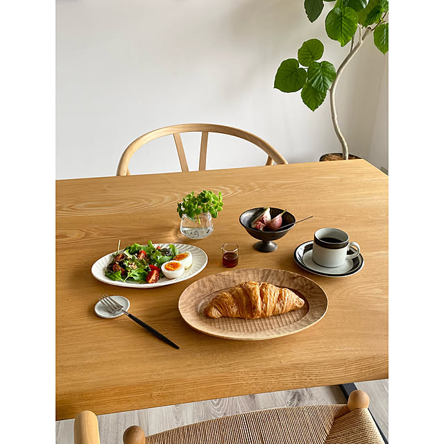 朝食の風景,ナチュラルインテリア,暮らしを楽しむ,北欧,ウンベラータ,季節を楽しむ暮らし,マンションインテリア,yチェア,おうち時間,花のある暮らし,おうち,天然木のダイニングテーブル,シンプルインテリア,うつわ,木のうつわ,グリーンのある暮らし,朝ごはん,クチポール,コーヒーのある暮らし naomi426の部屋