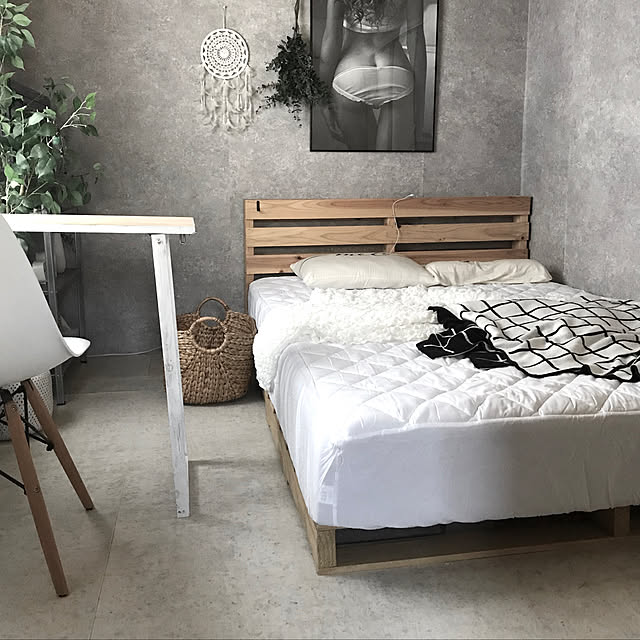 イームズチェアリプロダクト,ニトリ,IKEA,パッド一体型ボックスシーツ,マットレスカバー,ポスターのある暮らし,コンクリート壁紙,コンクリート風壁紙,コアラマットレス,新生活,寝具,マットレス,快眠,DIY,賃貸,原状回復,インダストリアルインテリア,賃貸DIY,おうち時間,うちで過ごそう,DIY女子,おうち時間を楽しむ,海外風インテリア,植物のある暮らし,Bedroom,すのこベッドDIY,すのこベッド,パレットベッドdiy,パレットDIY,パレットベッド,パレット maiikkooの部屋