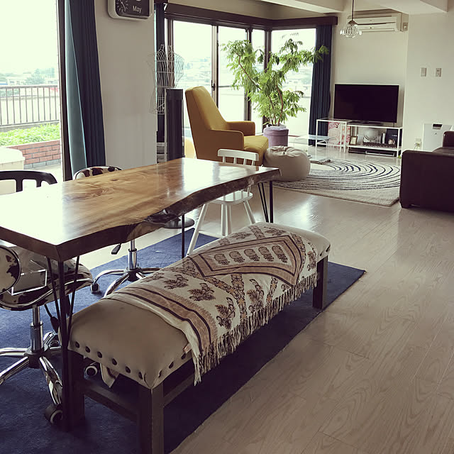 Overview,スツール,ソファー,リビングダイニング,テビボード,ローテーブル,IKEA,海外インテリアに憧れる,フランフラン,ラグ,観葉植物,エバーフレッシュ,一枚板,ベンチ,ダイニングテーブル,マンション,賃貸 kubomiの部屋