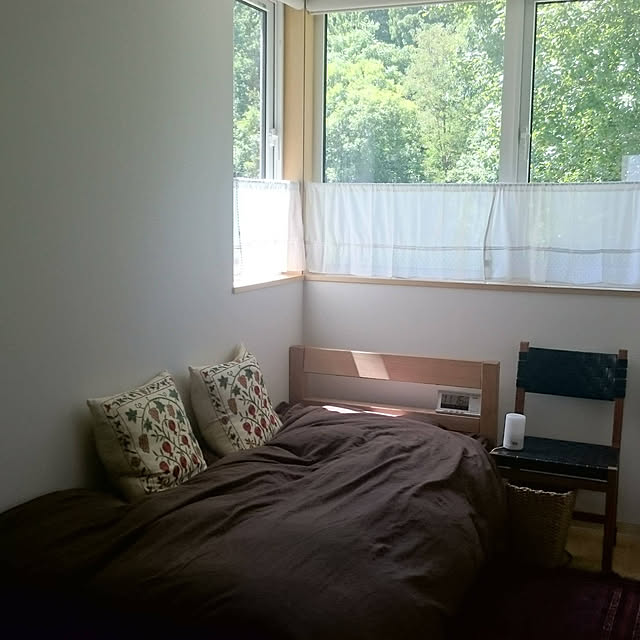 Bedroom,無印良品,北の住まい設計社,一人暮らし,ナチュラル,スザニクッション,中央アジアの絨毯 watagumoの部屋