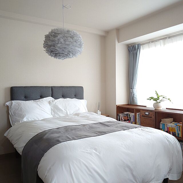 Bedroom,北欧モダン,照明器具,ベットルーム,unico カーテン muurinの部屋