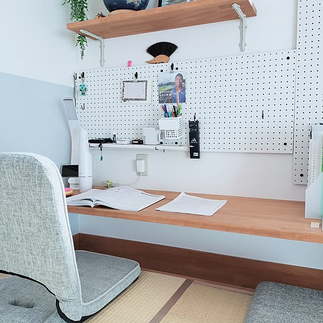 My Desk,インテリア,ディスプレイ,北欧,シンプルライフ,北欧ナチュラル,暮らしを楽しむ,少ないもので豊かに暮らす,スッキリ暮らしたい,すっきり暮らす,シンプルな暮らし,おうち時間,暮らしを整える,余白のある暮らし,身の丈に合った暮らし,少ないもので暮らす,心地良い暮らし,厳選されたもの,小上がり和室,学習机,学習スペース,有功ボード,掛ける収納,小学生 s.houseの部屋