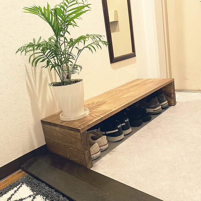 Entrance,観葉植物,玄関,DIY,クッションフロア,3LDK,テーブルヤシ,賃貸インテリア,フロアマット,賃貸でも諦めない,植物のある暮らし,かべがみや本舗,観葉植物のある暮らし,モルタル調,靴隠し用棚,モルタル調フロアマット,モルタル調クッションフロア,3LDK賃貸マンション,靴隠し,靴収納 8you8の部屋