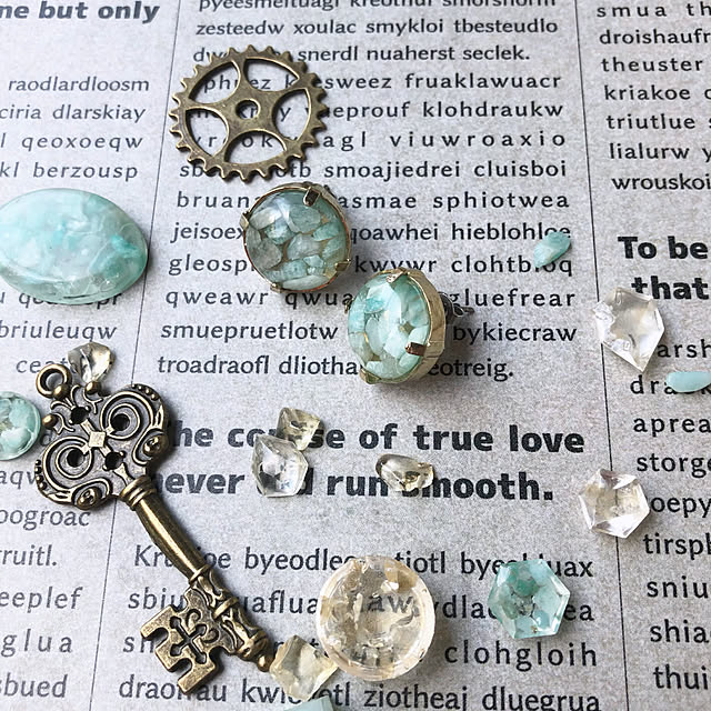 いいね&フォローありがとうございます☆,レジンピアス,レジン,レジンアクセサリー,プレゼント,インテリアじゃなくてごめんなさい,10分では出来ない,ピアス ハンドメイド,ピアス,ハンドメイド,Happy Birthday,My Desk blueberryの部屋