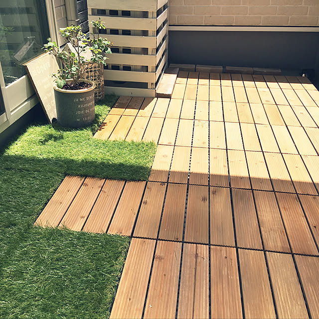 On Walls,スモークツリー,室外機カバーDIY,ニトリの芝生,ニトリのウッドパネル,ニトリ,インスタやってます！,ナチュラル,男前ナチュラル,いいねありがとうございます♡ akko1205の部屋