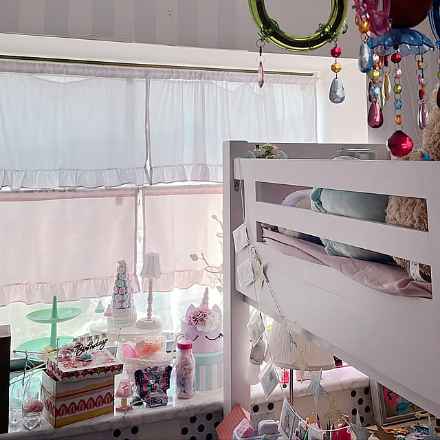 シャンデリア,出窓,小学生女の子の部屋,ロフトベッド,女の子の部屋,娘の部屋,娘部屋,日の光,おうち時間,いつもありがとうございます♡,いいねと、フォローの押し逃げすみません！,こどもと暮らす。,狭い部屋でもインテリアを楽しむ,RoomClipの出逢いに感謝♡,狭小住宅,中古住宅,4畳半,好きなものに囲まれて暮らす,4.5畳,Bedroom cocoa1031の部屋