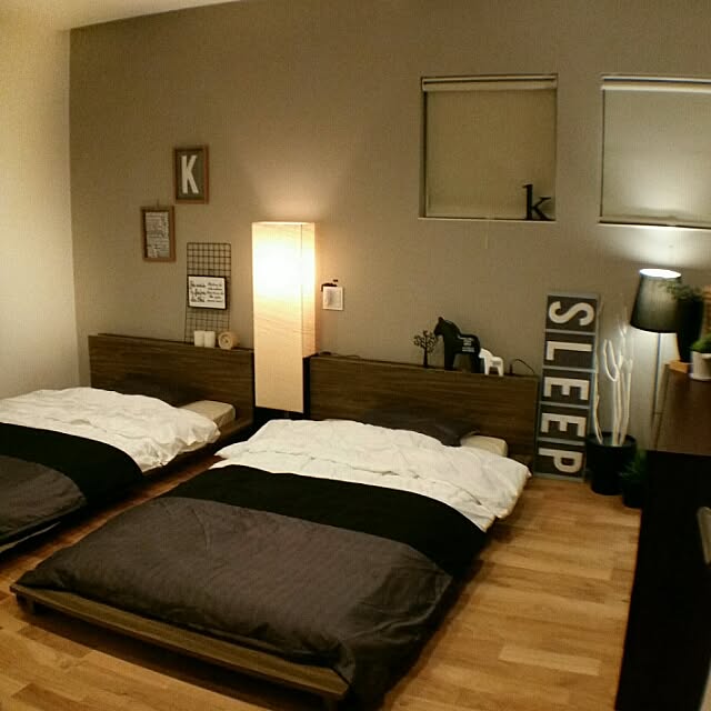 Bedroom,子供と暮らす,グリーンのある暮らし,NO GREEN NO LIFE,ナチュラルインテリア,ナチュラルモダン,注文住宅,IKEA,観葉植物,無垢材の床,アクセントクロス,フロアベッド,ナチュラル,間接照明,ニトリ,ホテルライク,SLEEP手作り,木宅部 chieの部屋