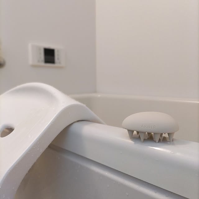 Bathroom,快眠,スカルプブラシ,シャンプーブラシ,AKNIR,シンプルライフ,マッサージ,2023.10.24,レック,風呂椅子 miwaの部屋