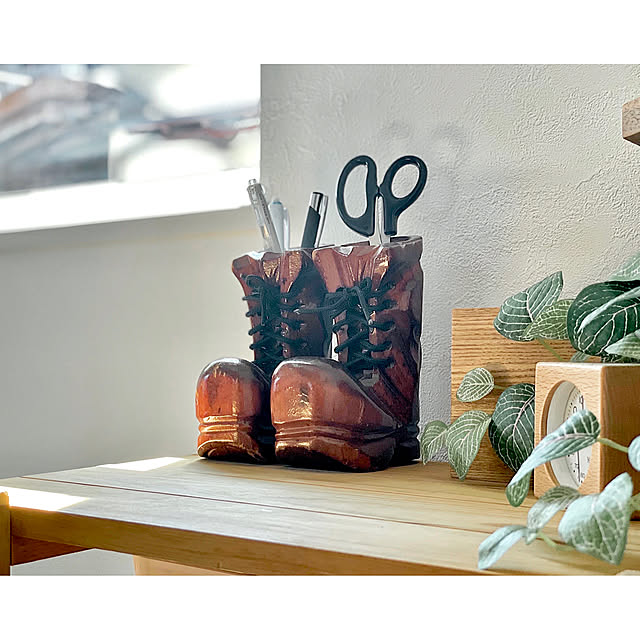 文房具収納,My Shelf,ペン立て,木彫りのブーツ Yuuuuuの部屋