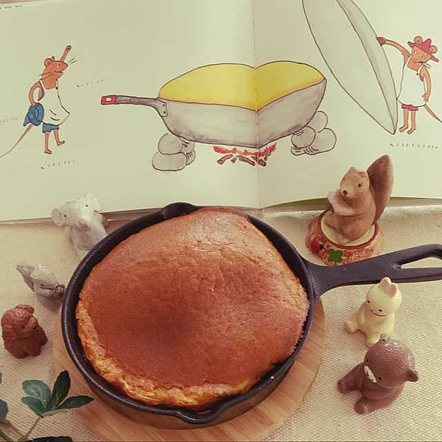 ニトリのスキレット 受け皿,ニトリのスキレット,ぐりとぐらのカステラ♡,ニトリ,おうちカフェ,子供と暮らす。,おやつ作り♡,いつもいいねやコメント感謝です♩,三姉妹♡,ニトリがいっぱい♡,カフェ風,雑貨,My Desk tomoの部屋
