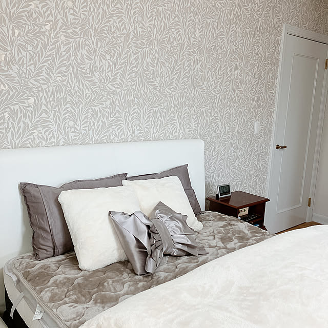 Bedroom,電動ベッド,テンピュールベッド,ニトリNウォーム,あったかグッズ,リリカラ壁紙 Tupemamaの部屋