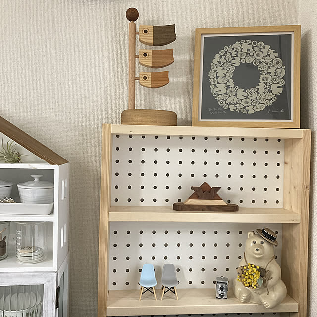 皆さんに感謝です(*˙˘˙*)ஐ,1×4で作る家具,パンチングボード,飾り棚DIY,DIY 棚,DIYのある暮らし,バーズワーズシルクスクリーン,木製こいのぼり,木製かぶと,ミニチュアデザインチェア,ミモザのスワッグ,しろくま貯金箱,ディスプレイ棚,北欧インテリアに憧れる,みなさんの素敵なお部屋憧れます,皆さんのお陰で励みになってます♡,Lounge,ミニチュアカメラ,しろくまさんお着替え felicityの部屋