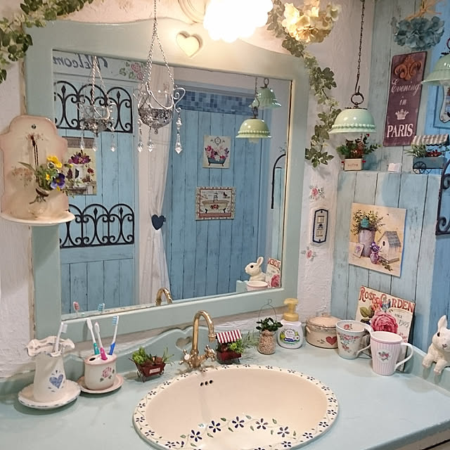 Bathroom,団地,団地DIY,団地住まい,白い壁,ダイソー,ダイソーリメイクシート,10月21日,園芸用柵をインテリアに使う☆,洗面所,お風呂ドアリメイク,トイレドアリメイク,しっくい壁DIY,100いいね♡ありがとうございます♡,洗面台リメイク,200いいね♡ありがとうございます★,300いいね❤️ありがとうございます♪,100均,100均リメイク,400いいね❤️感謝です:*:・'°☆,フォローさま☆300人超感謝です❤️,500いいね❤️本当にありがとう'°☆ ruruの部屋