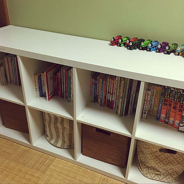 本の収納方法72選 100均やikea ニトリ商品など Roomclip Mag 暮らしとインテリアのwebマガジン