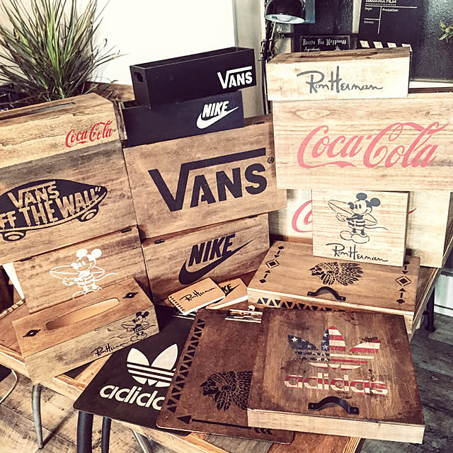 My Shelf,ステンシル,cocacola,VANS,nike,Adidas,ロンハーマン,RonHarman,100均リメイク,そうめん箱リメイク,団地リノベーション,団地,IG→norimakiarale327,カフェ風,DIY,セリア,100均,男前,賃貸,西海岸インテリア norimakiaraleの部屋