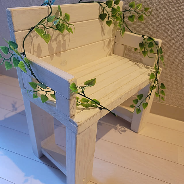 Bedroom,roomclip,RoomClip mag,ninisworks,ninisfactory,DIY女子,自分スタイル,コーナン木材,セリア,セリアのすのこを分解,ベビーチェア,孫のための椅子,ばぁばから孫娘へ,ハンドメイド,1歳児,1歳児の孫娘ふたり,1歳10ヶ月の孫娘,1歳9ヶ月の孫娘,孫娘ふたりのおばあちゃん es__baabaの部屋