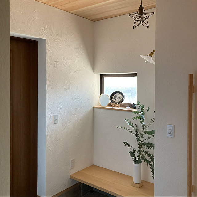 自然光,グリーンのある暮らし,玄関ベンチ,お気に入りの場所,注文住宅,暮らしのなかのSDGs,無垢の木が好き,環境に優しい暮らし,自然素材の家,自然素材が好き,無垢の家,無垢の木の家,五感で癒される家,YKKap,心地よい暮らし,引き戸玄関,十人十家,ヴェナート,玄関引き戸,My Shelf sizen.sozaiga.sukiの部屋