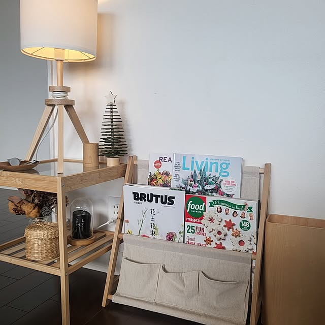 Lounge,クリスマス,IKEA,ニトリ,MARKS＆WEB,アロマディフューザー,洋雑誌,花のある暮らし,キャンドルのある暮らし,薄いゴミ箱 lovesspongebobの部屋
