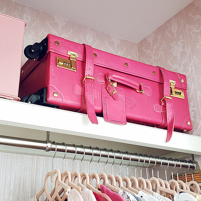 My Shelf,収納,ピンク,ピンクインテリア,ピンク♡,ピンクの壁紙,ハート,キャリーケース,キャリーケースの収納,旅行カバン・スーツケースをしまう場所,クローゼット,ハンガー osakanaの部屋